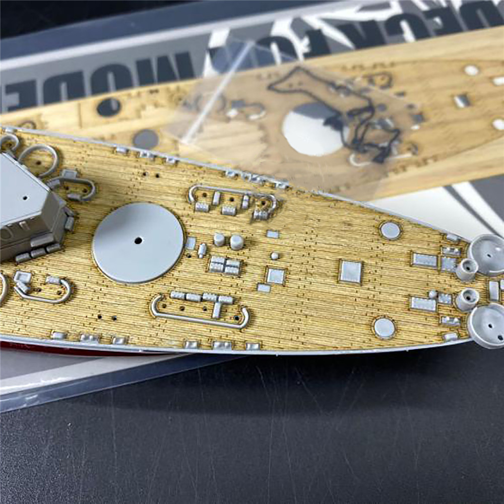 Holzdeck und Ankerkette im Maß – Model Kit Battleship Bewertung und Preis
